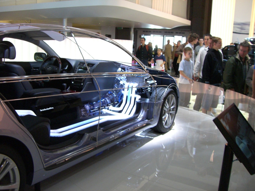 Lexus vue en coupe hybride